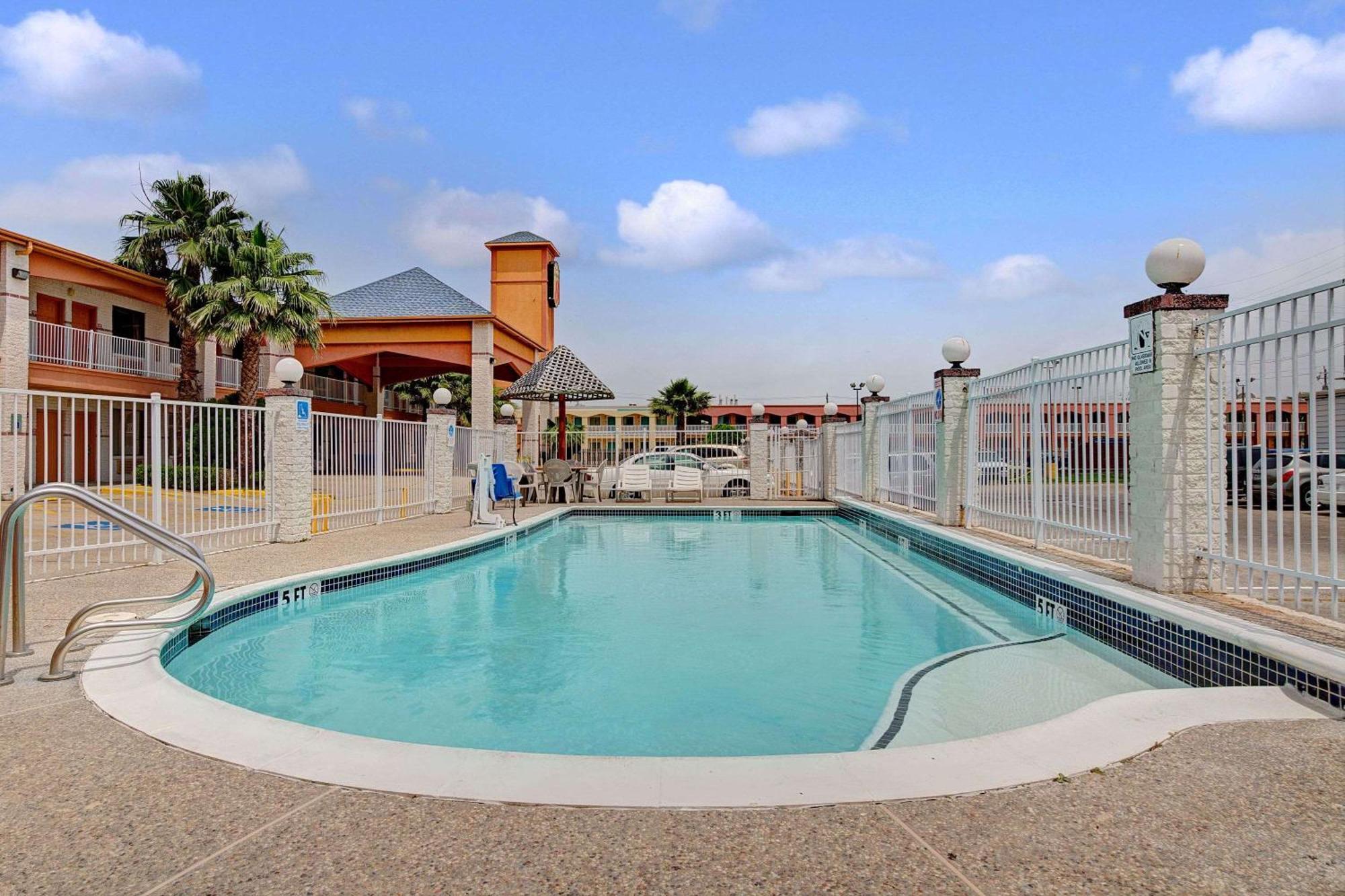 Super 8 By Wyndham Galveston Hotel Buitenkant foto