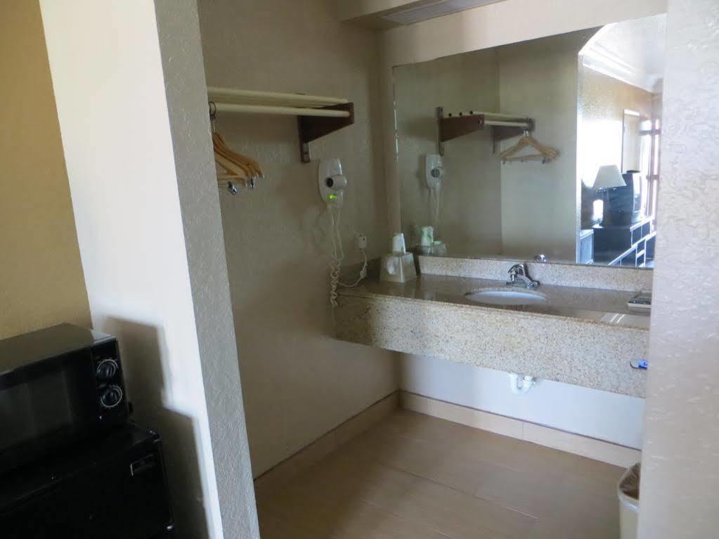 Super 8 By Wyndham Galveston Hotel Buitenkant foto